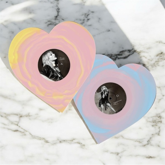 Taylor Swift - LOVER (Live From Paris) Heart Shaped Vinyl Limited In Hand - Picture 1 of 1